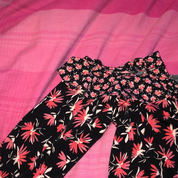 A floral black off the shoulder shirt - Picture 2 of 4